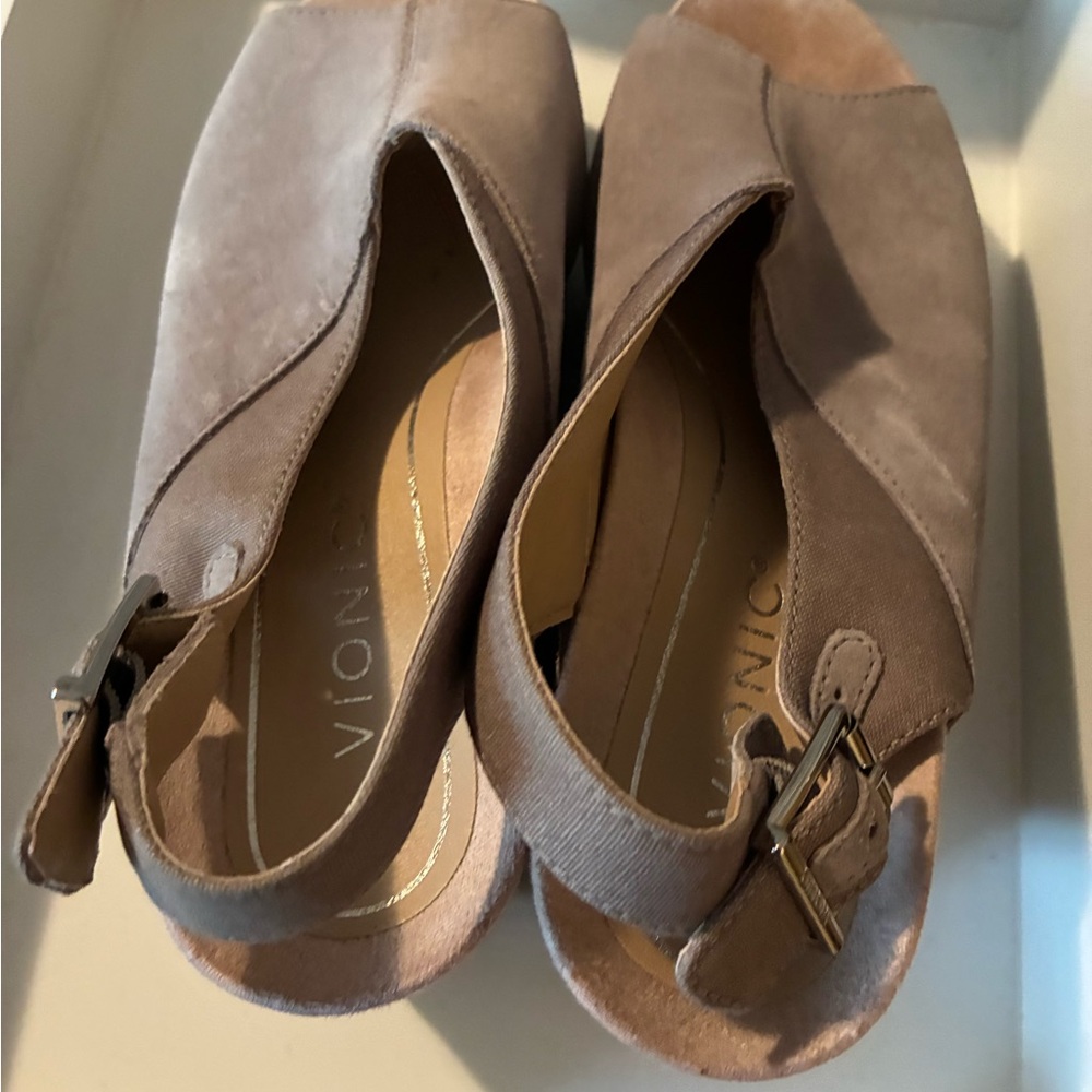 Vionic Women's Brown Suede Mules